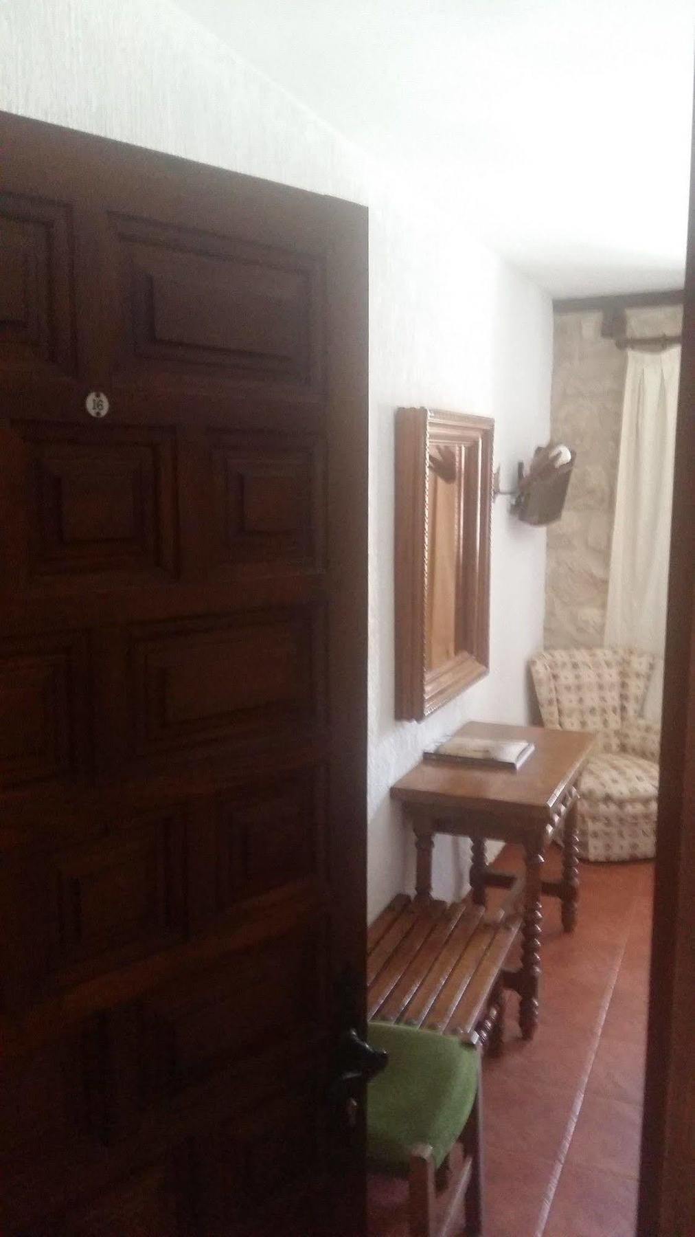 Hotel Tres Coronas De Silos سانتو دومينغو دي سيلوس المظهر الخارجي الصورة