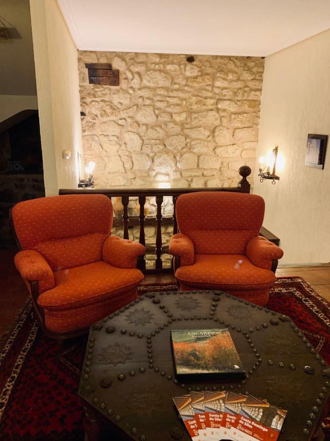 Hotel Tres Coronas De Silos سانتو دومينغو دي سيلوس المظهر الخارجي الصورة