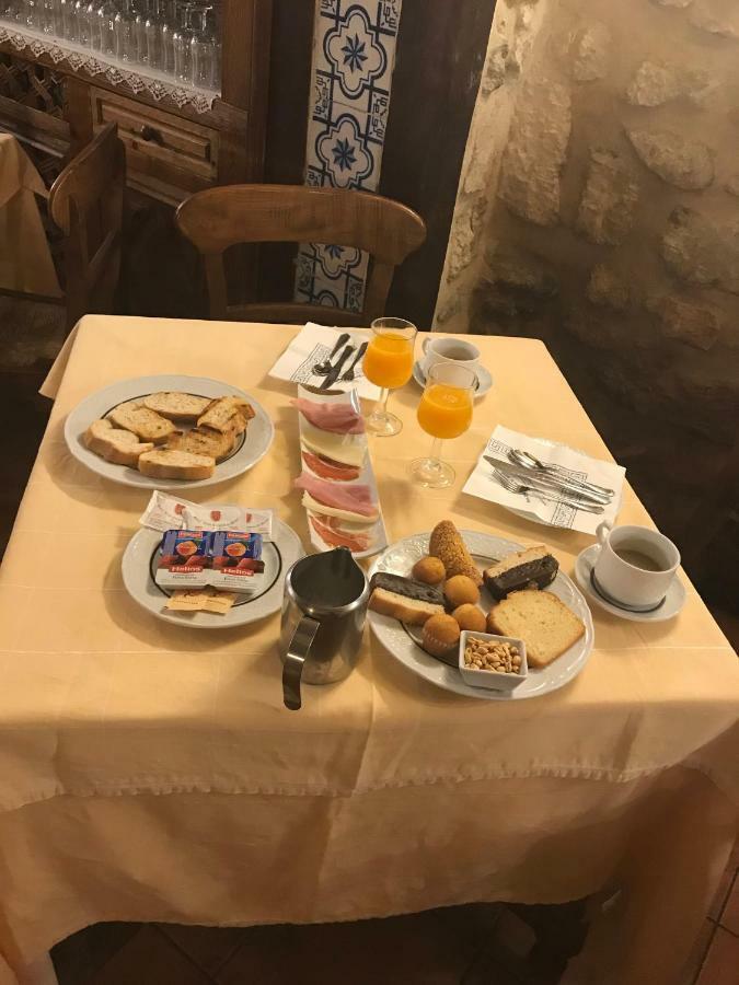 Hotel Tres Coronas De Silos سانتو دومينغو دي سيلوس المظهر الخارجي الصورة